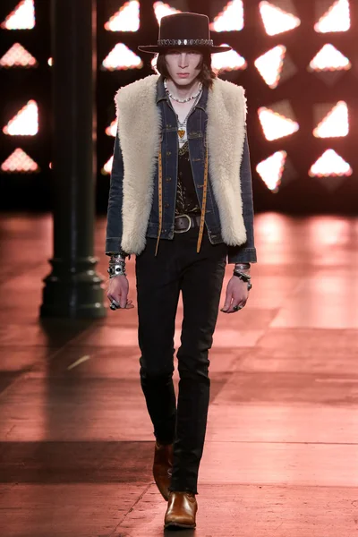 Look 4
